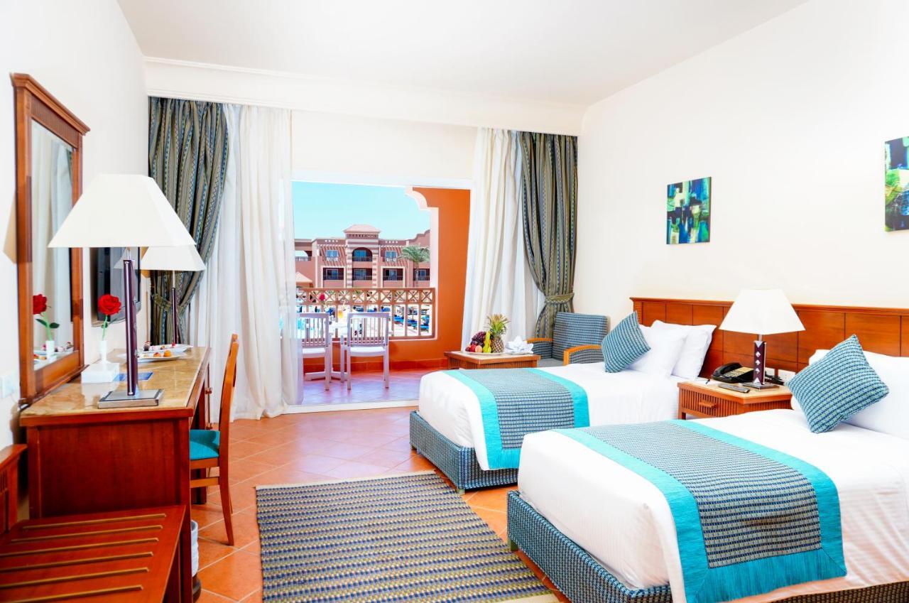 Hotel Charmillion Club Aquapark Sharm El-Sheikh Exterior foto A room at the hotel