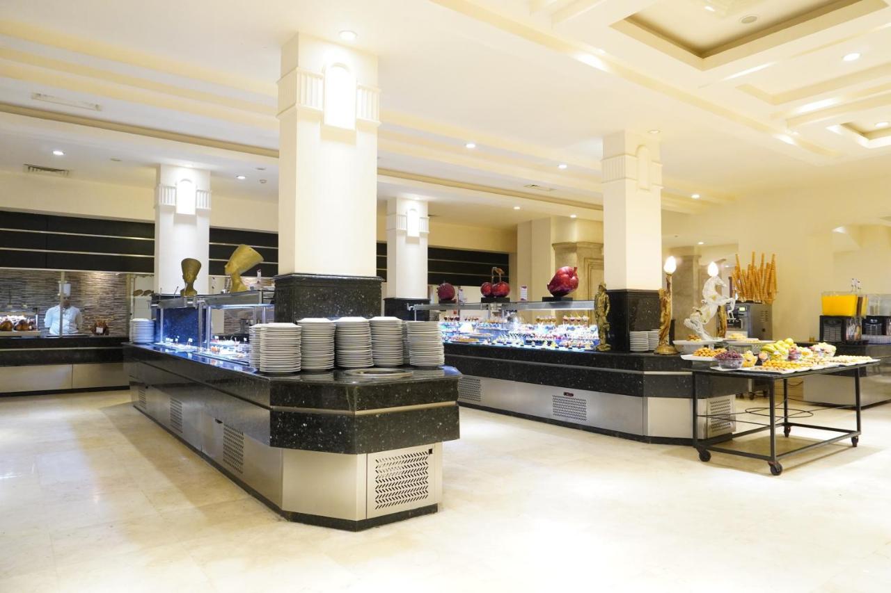 Hotel Charmillion Club Aquapark Sharm El-Sheikh Exterior foto A buffet at a hotel