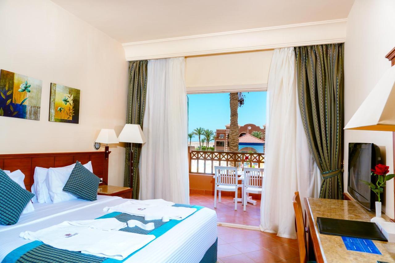 Hotel Charmillion Club Aquapark Sharm El-Sheikh Habitación foto A room at the hotel