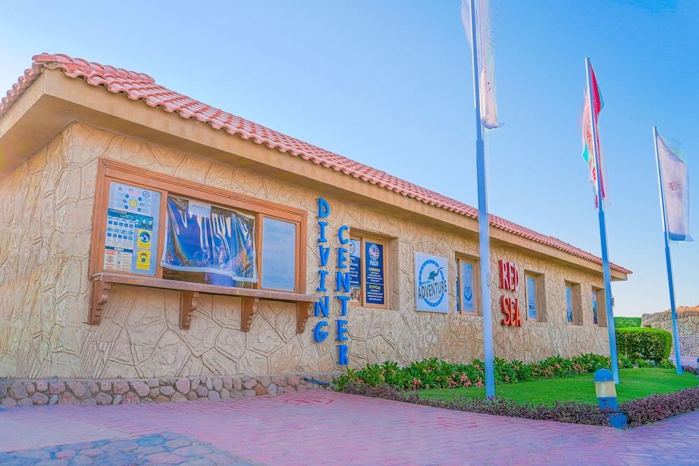 Hotel Charmillion Club Aquapark Sharm El-Sheikh Exterior foto Diving center in Egypt